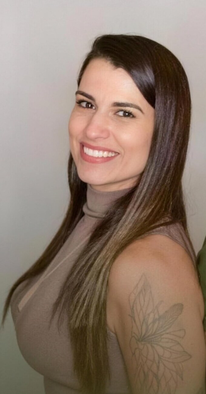 Nathália Saturnino, nutricionista, retrato de perfil.